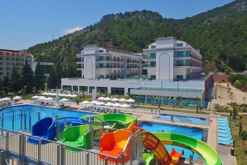 Dosinia Luxury Resort (کمر)